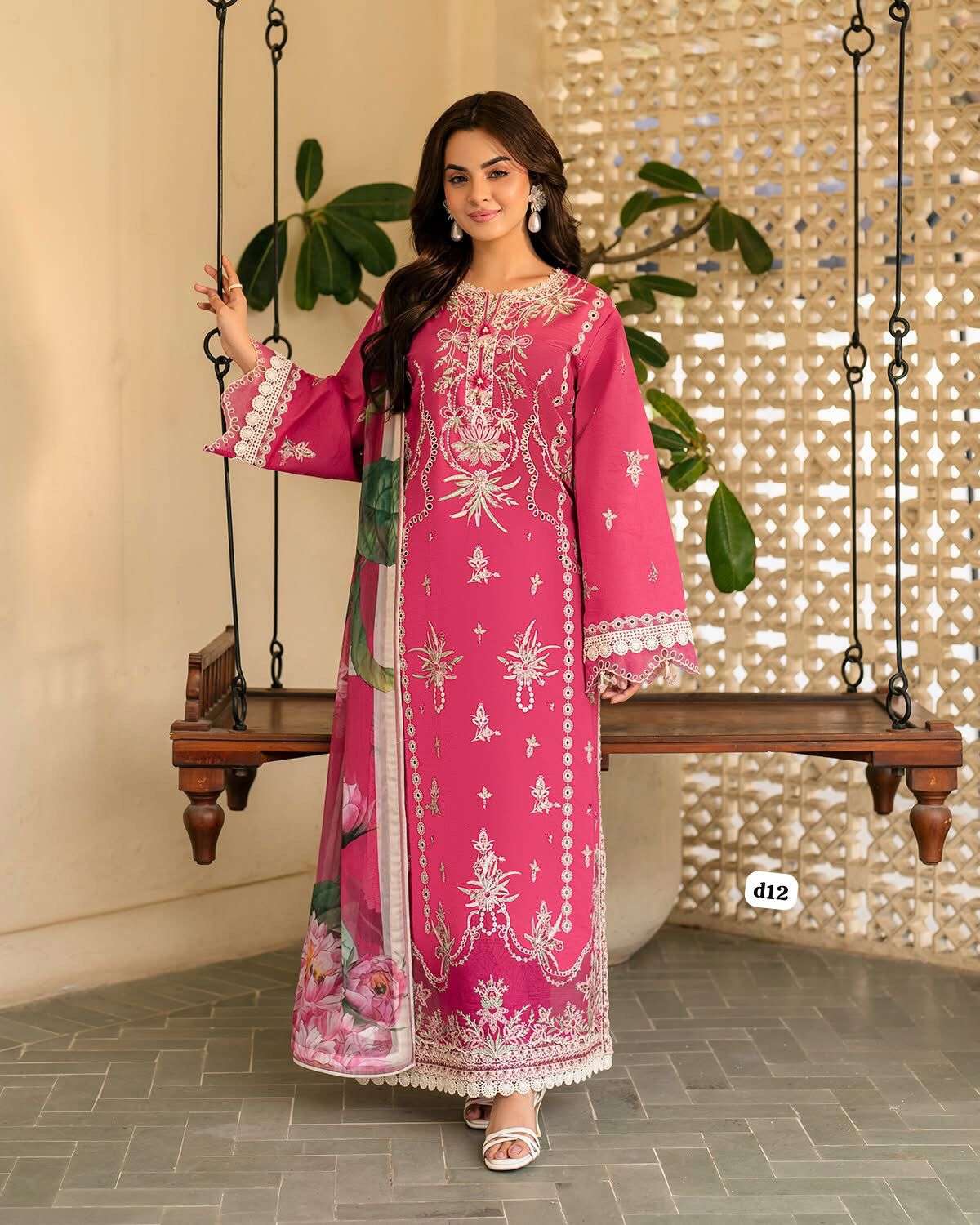 Aashiyana Luxury Lawn Collection 2025 Open And MOdel Pic By Roheenaz-02