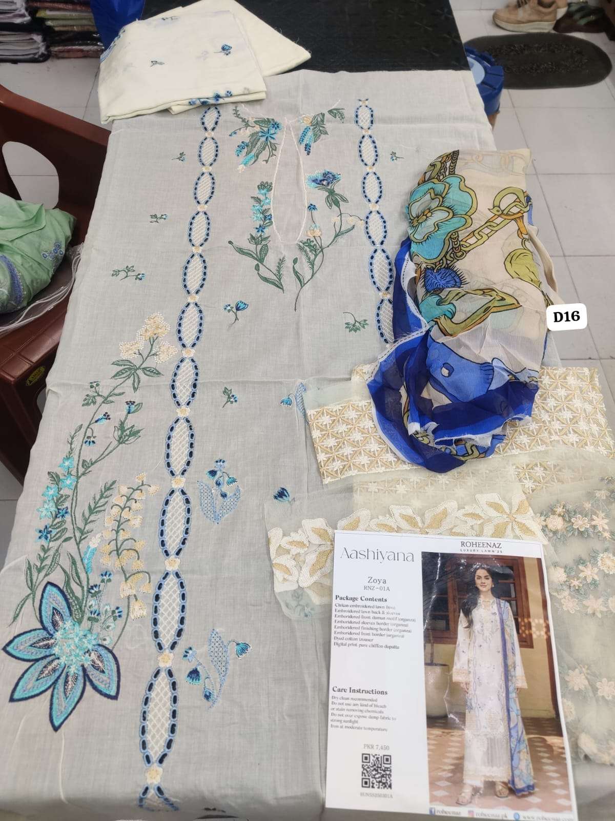 Aashiyana Luxury Lawn Collection 2025 Open And MOdel Pic By Roheenaz-17