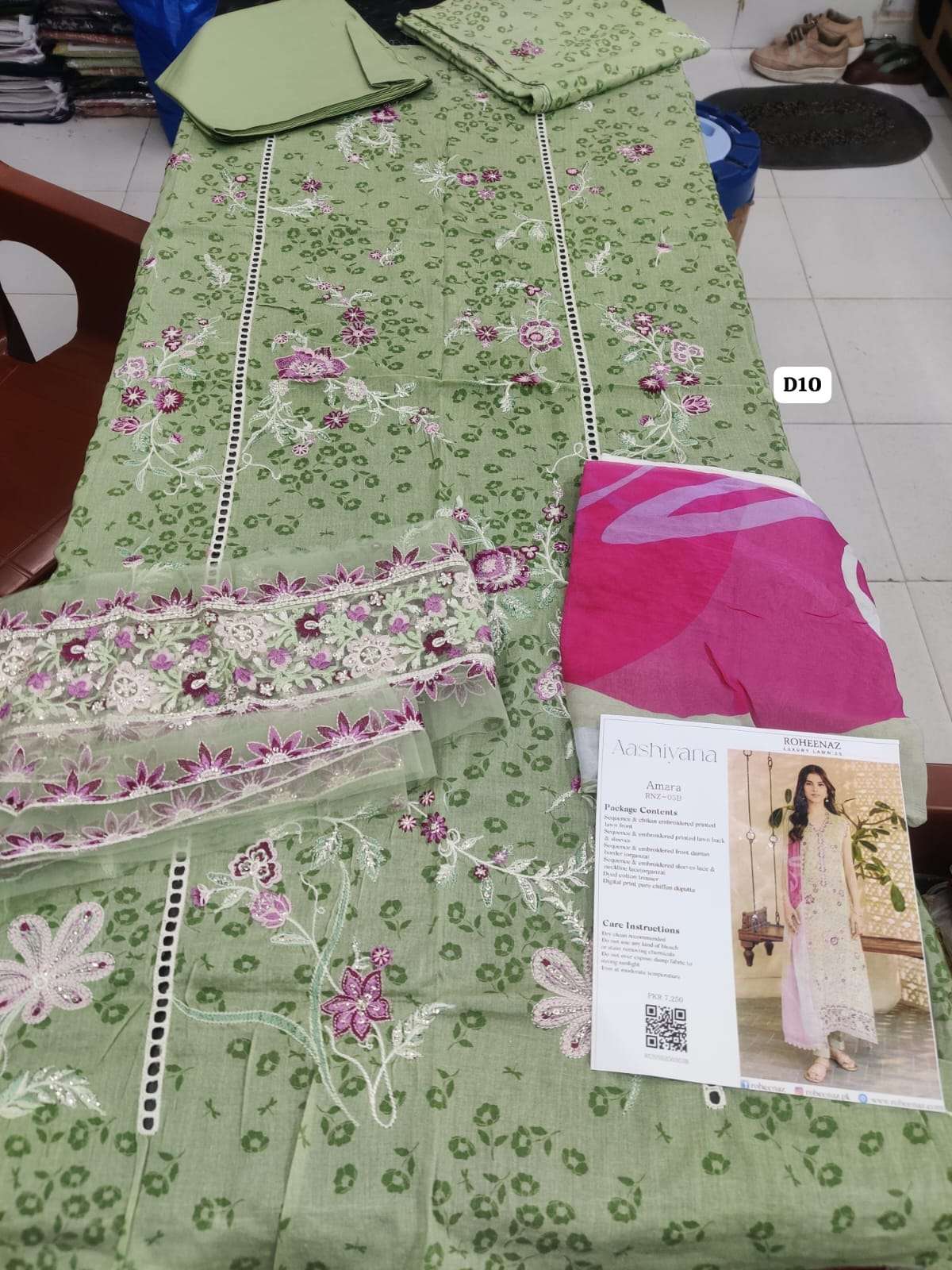 Aashiyana Luxury Lawn Collection 2025 Open And MOdel Pic By Roheenaz-20