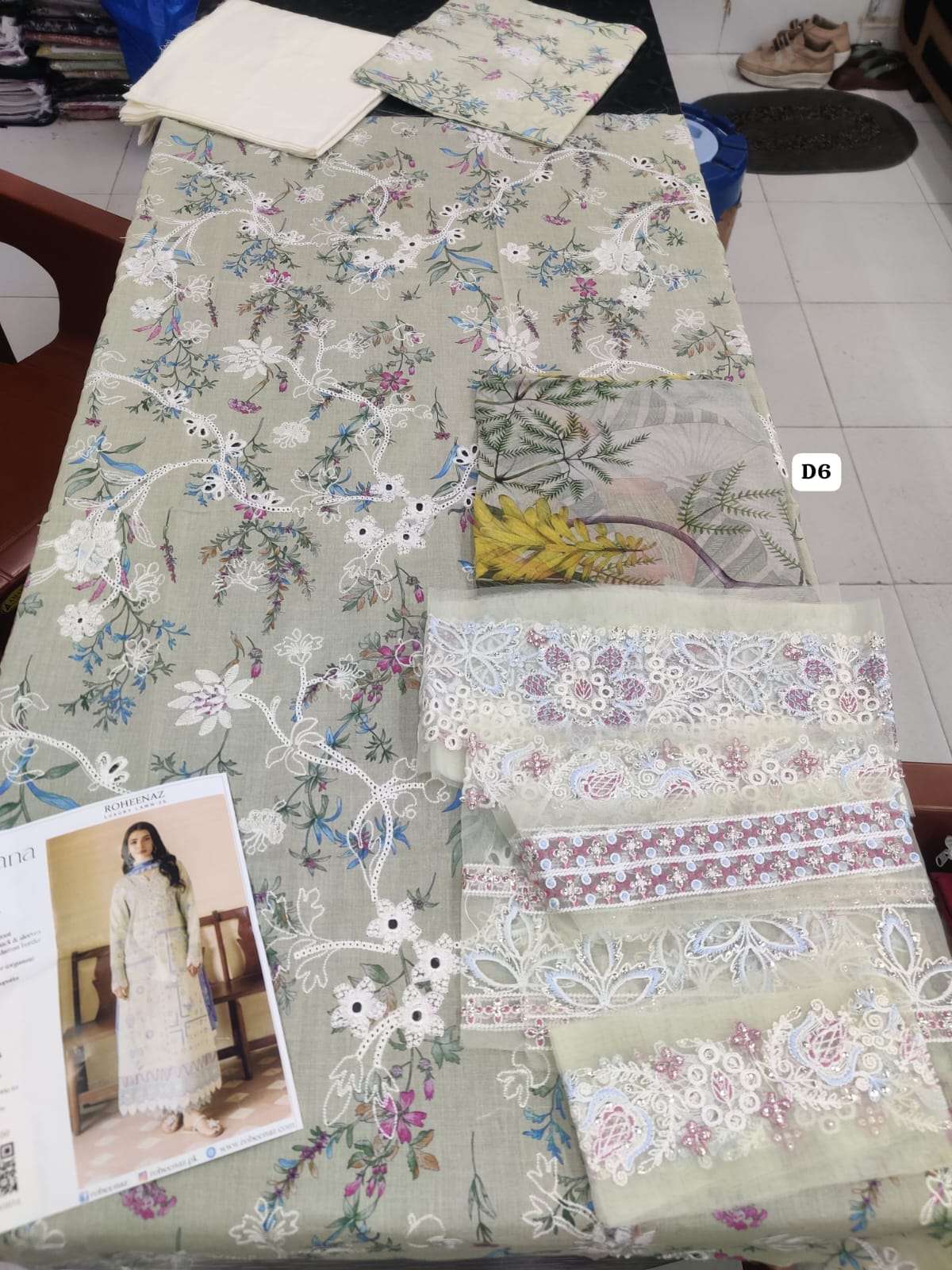 Aashiyana Luxury Lawn Collection 2025 Open And MOdel Pic By Roheenaz-22