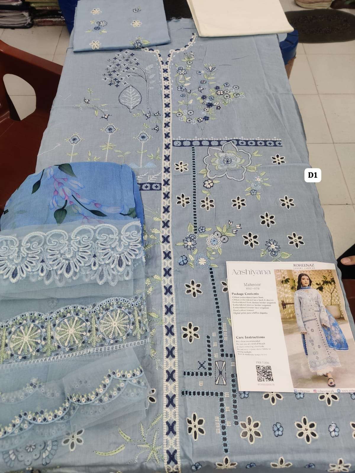 Aashiyana Luxury Lawn Collection 2025 Open And MOdel Pic By Roheenaz-24