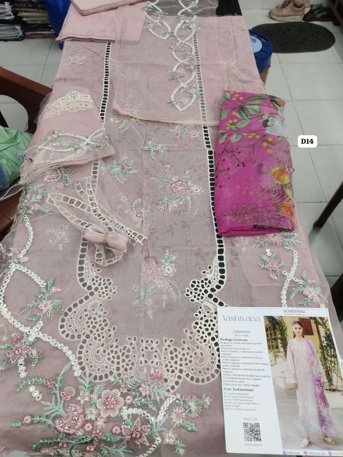 Aashiyana Luxury Lawn Collection 2025 Open And MOdel Pic By Roheenaz-26