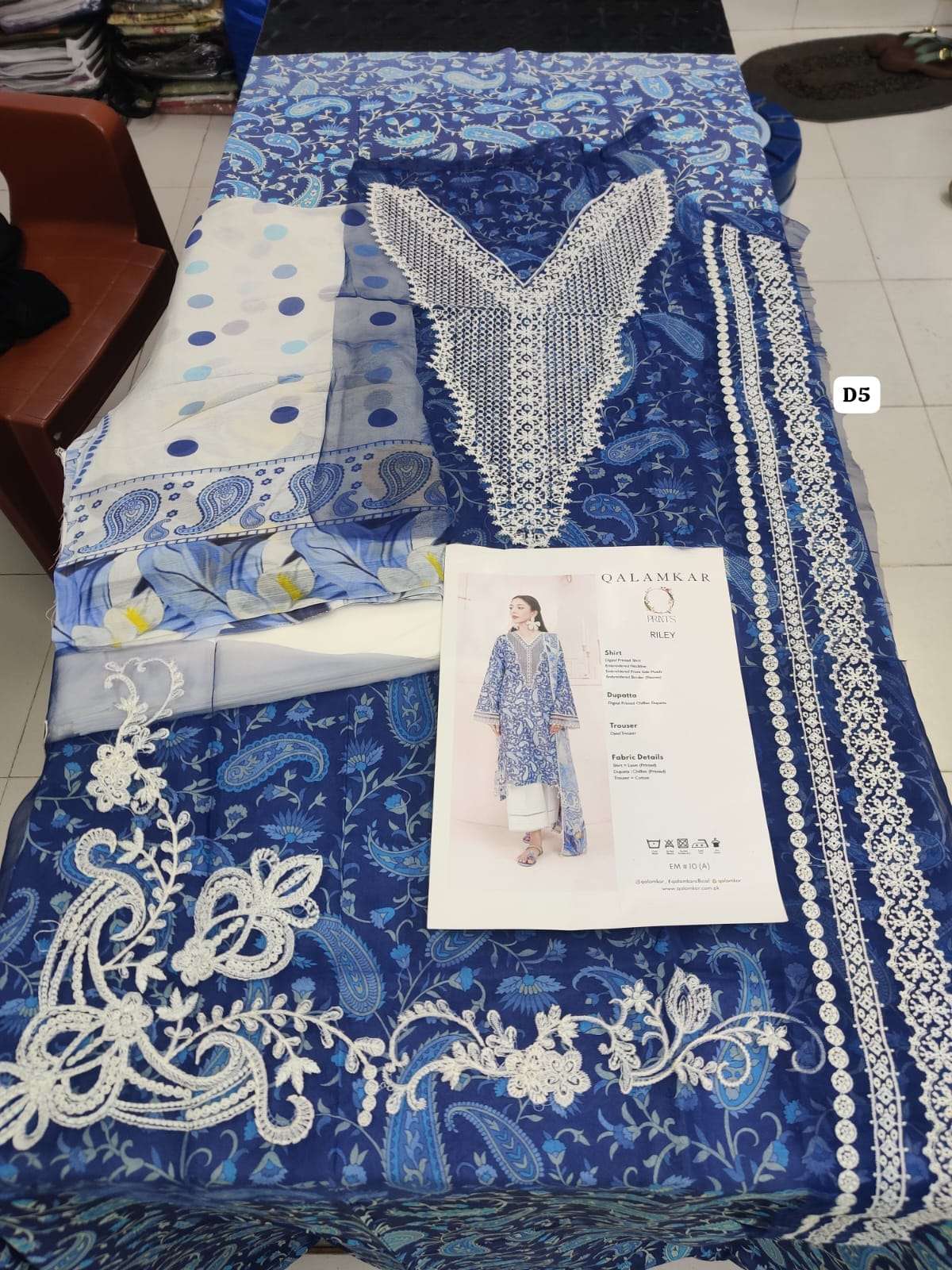 QPrints Unstitched Embroidered Lawn Open Pic 25 Vol 2 By Qalamkar-17