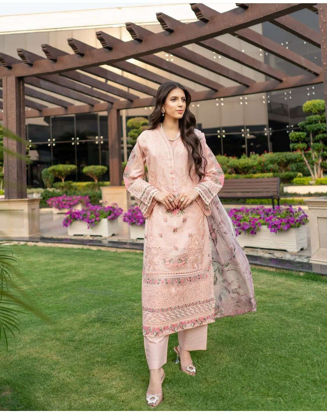 RTW LUXURY LAWN 25 by MUNIRA DESIGNERS-01