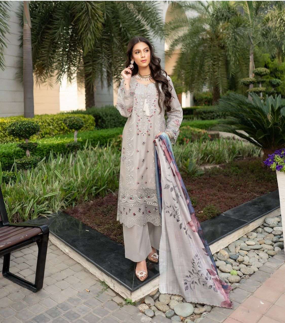 RTW LUXURY LAWN 25 by MUNIRA DESIGNERS-02