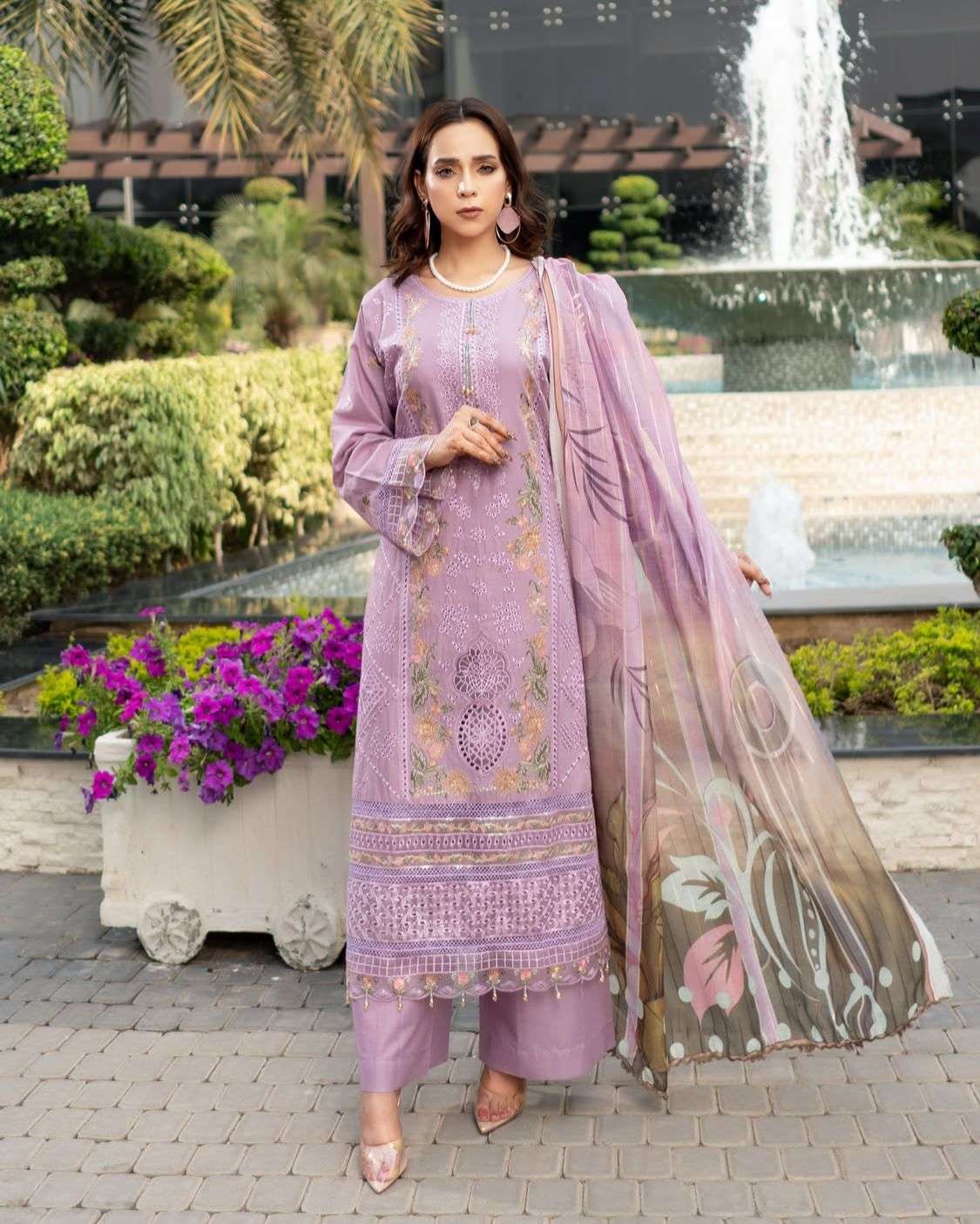 RTW LUXURY LAWN 25 by MUNIRA DESIGNERS-04