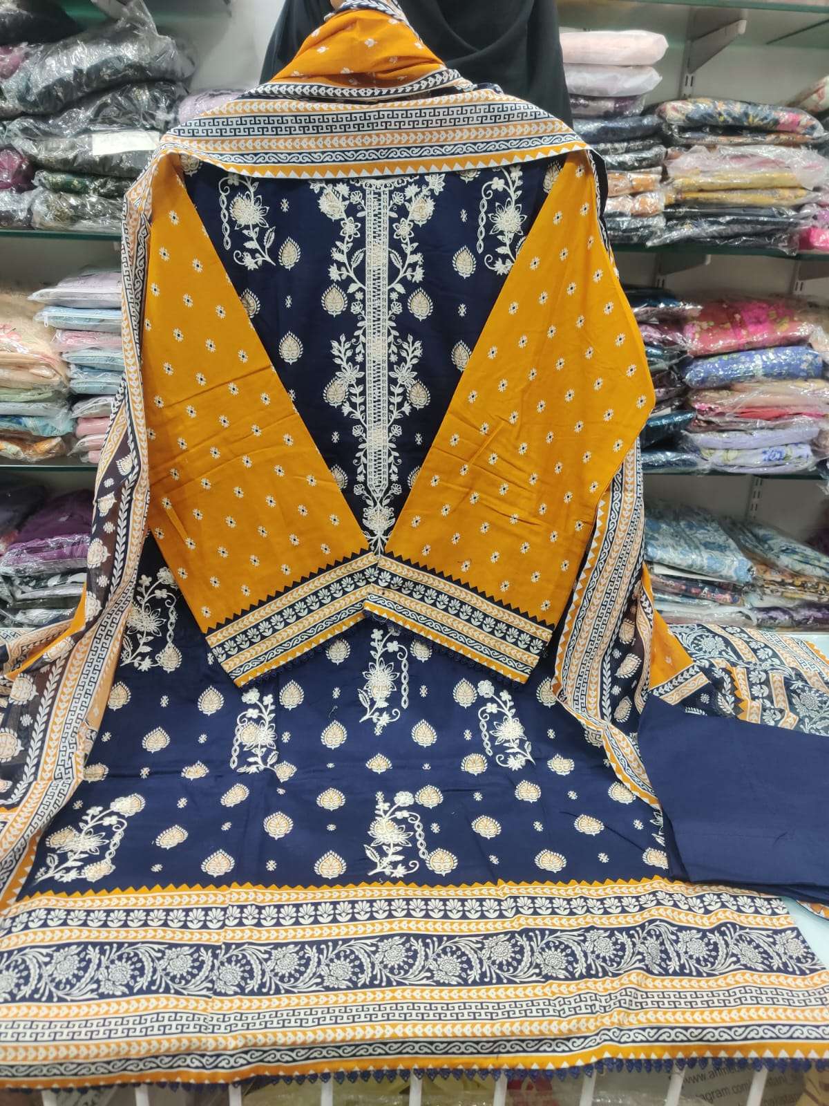Exclusive Embroidered Lawn Collextion- 2025 BIN SAEED-01