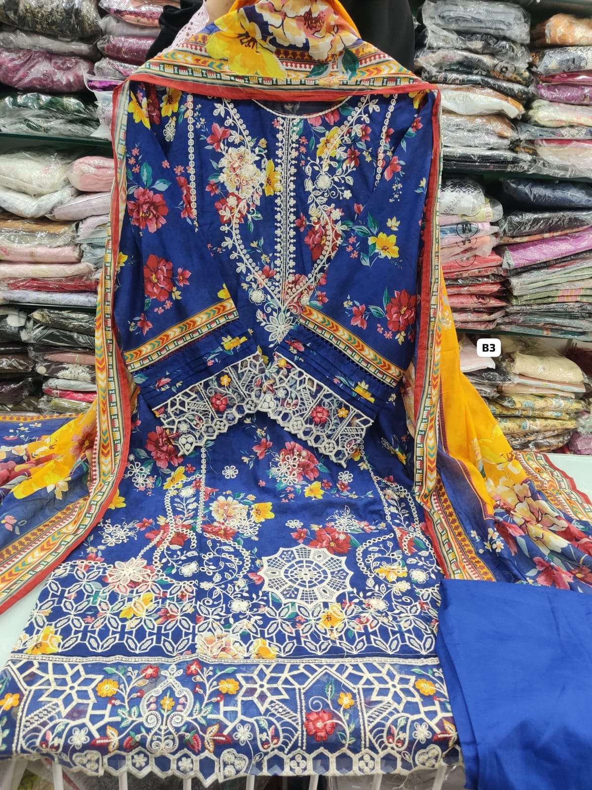 RTW LAWN EMBROIDERED COLLECTION 2025 - Exclusive BIN SAEED-05