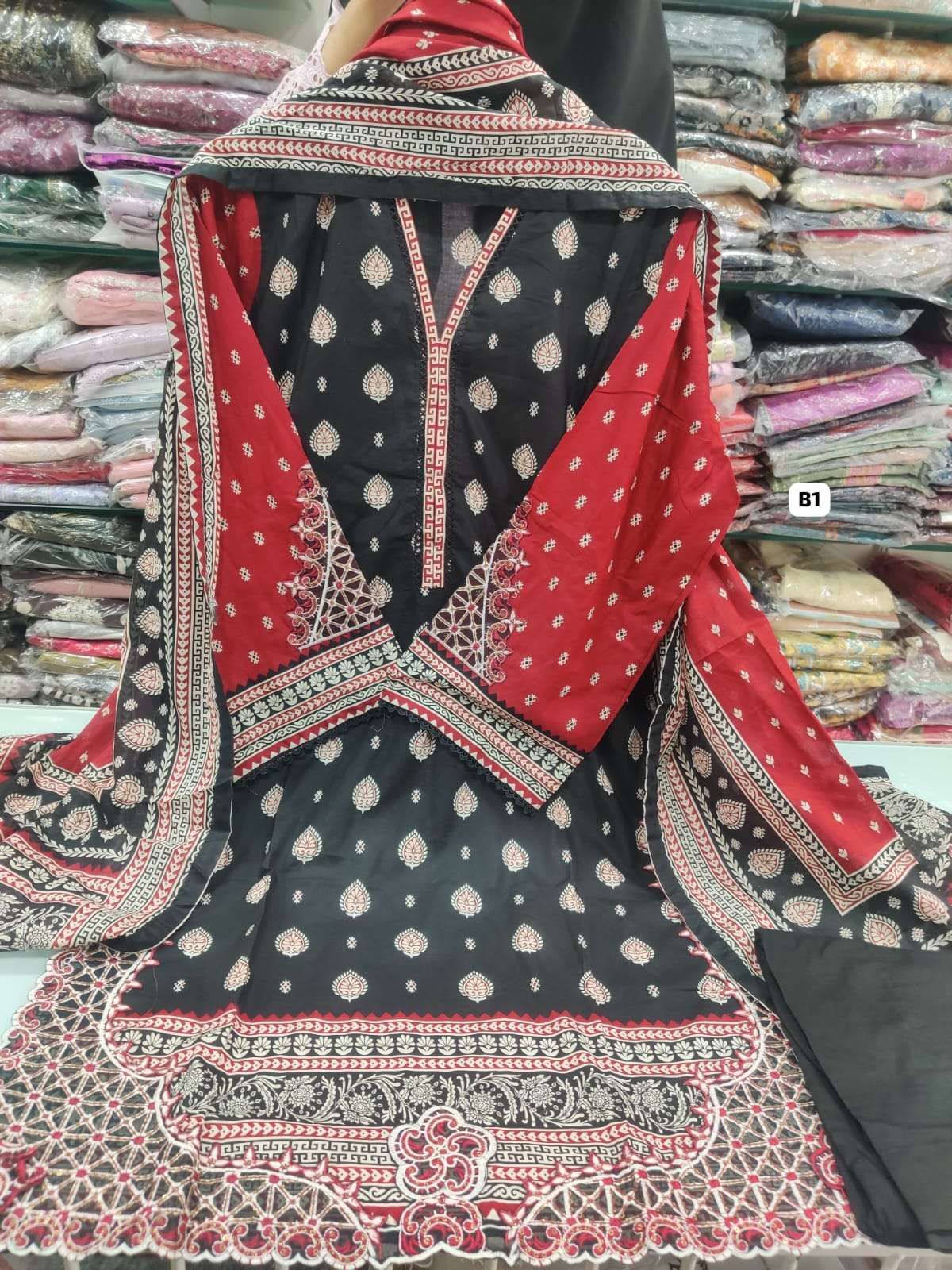 RTW LAWN EMBROIDERED COLLECTION 2025 - Exclusive BIN SAEED-07