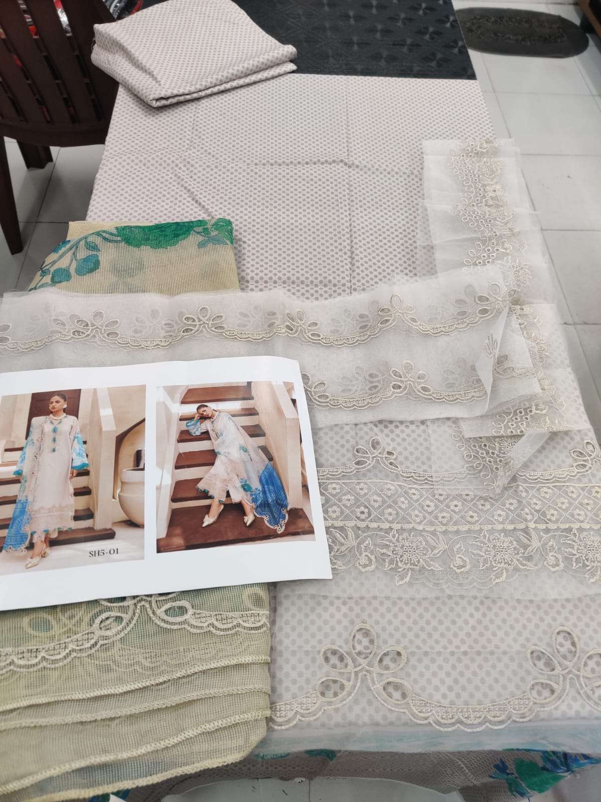 Sheen Chunri 2025 Vol 1 Lawn Collection 2025 Open Pic Charizma-05