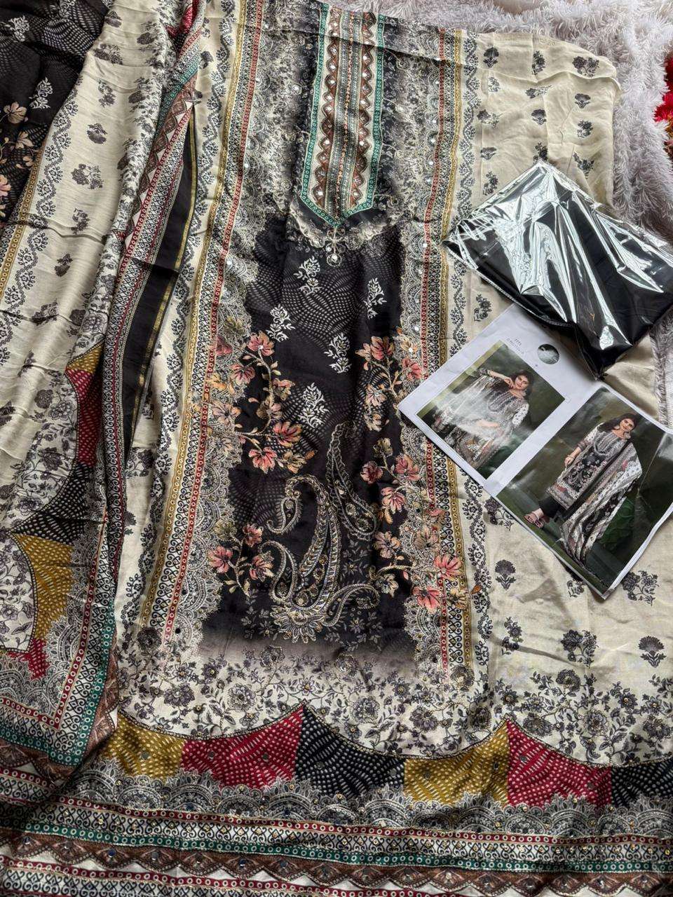 Design No - 1724 ABCD MEHBBOB TEX-06