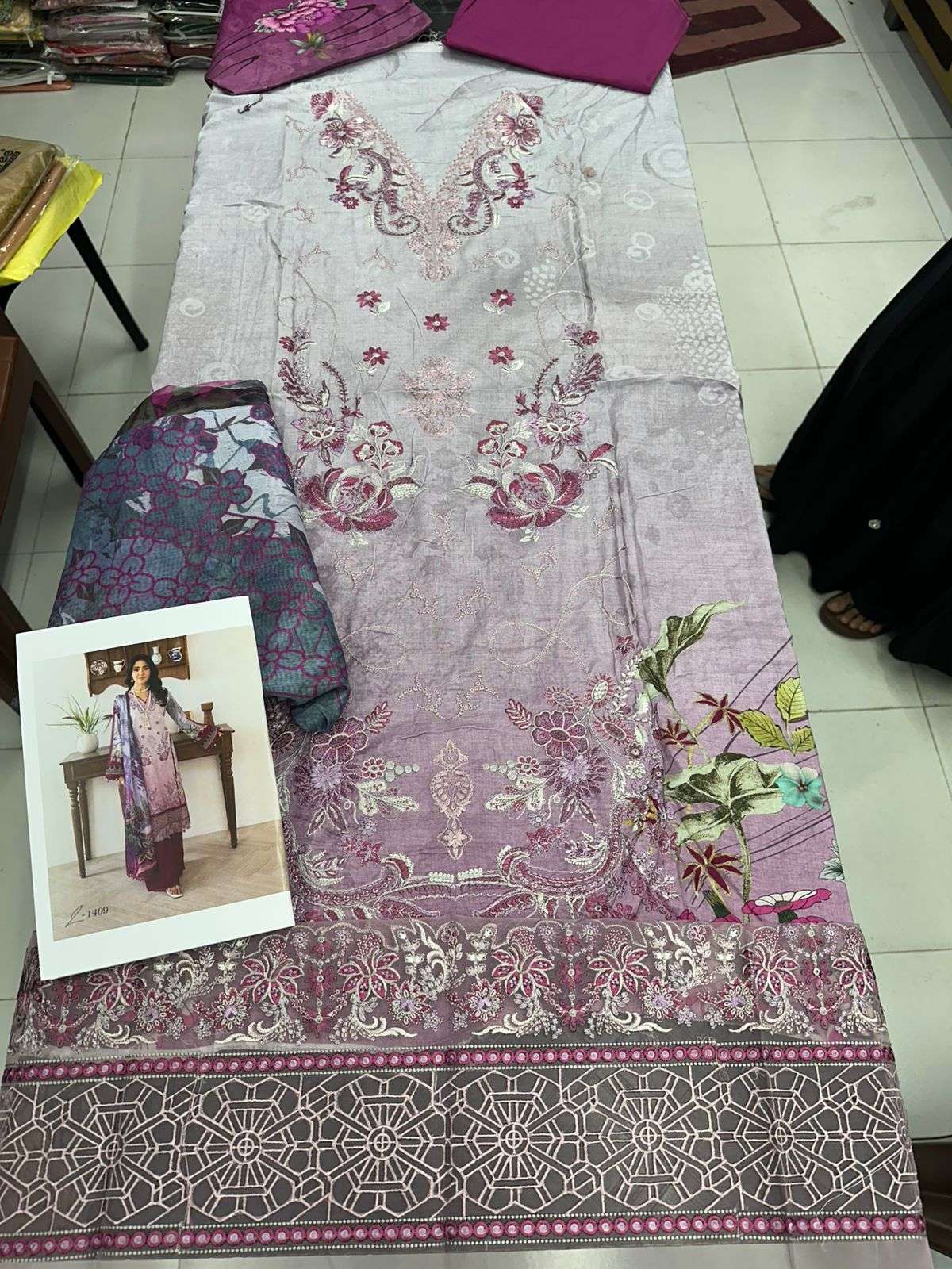 Mashaal Luxury Lawn Vol 14 By Ramsha-01