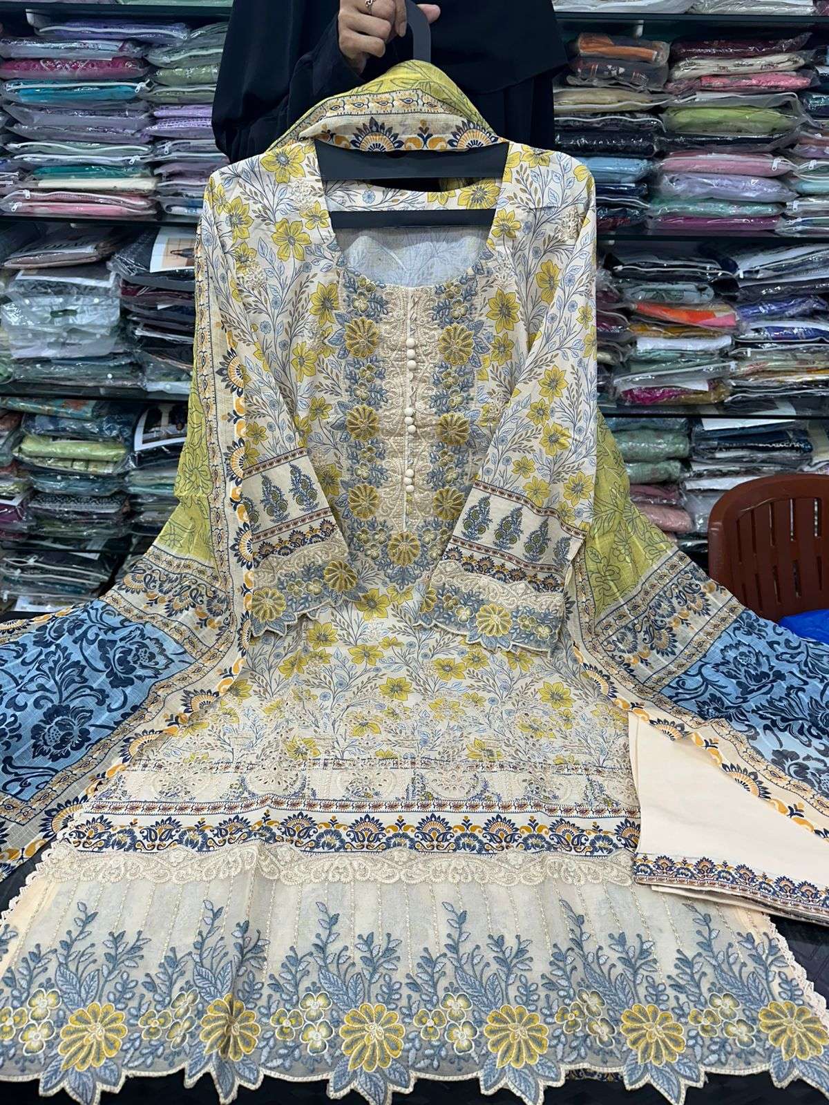 MUNIRA DESIGNERS LAWN BY RTW-05