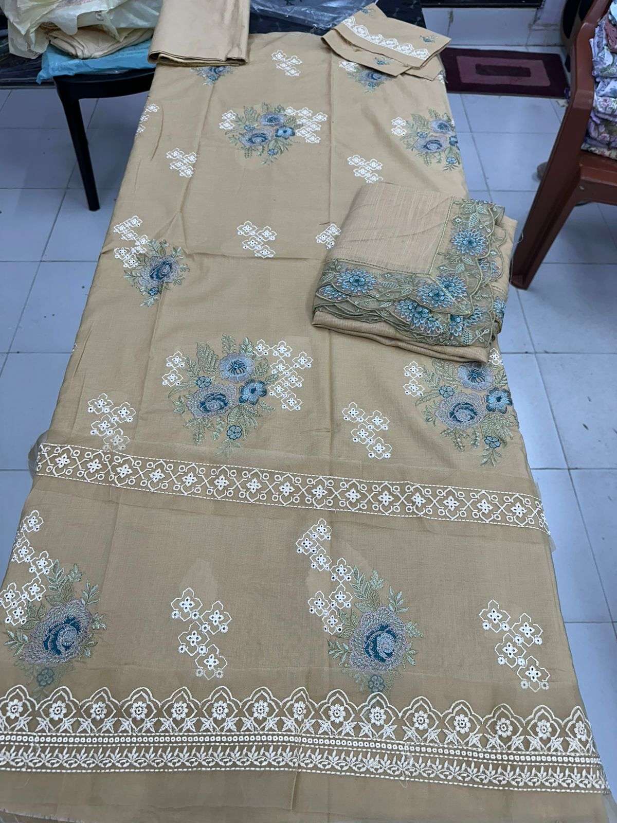Luxury Embroidered Lawn Unstitch 2026 by Raaya-14