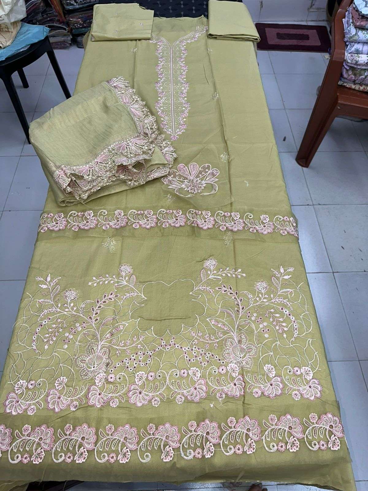 Luxury Embroidered Lawn Unstitch 2026 by Raaya-15
