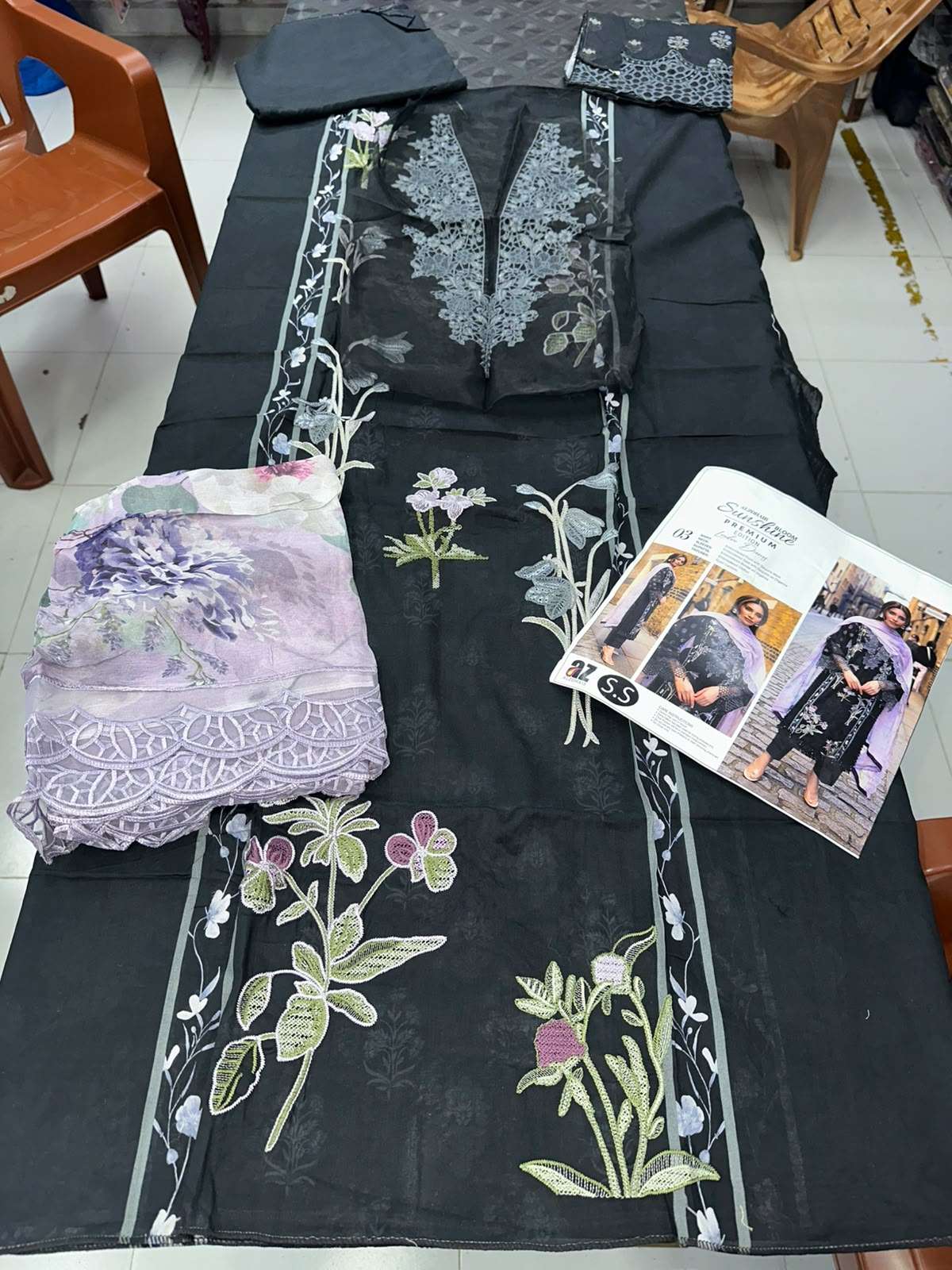SUNSHINE BLOOM PREMIUM EDITION LONDON DIARIES BY AL ZOHAIB TEXTILES - 03