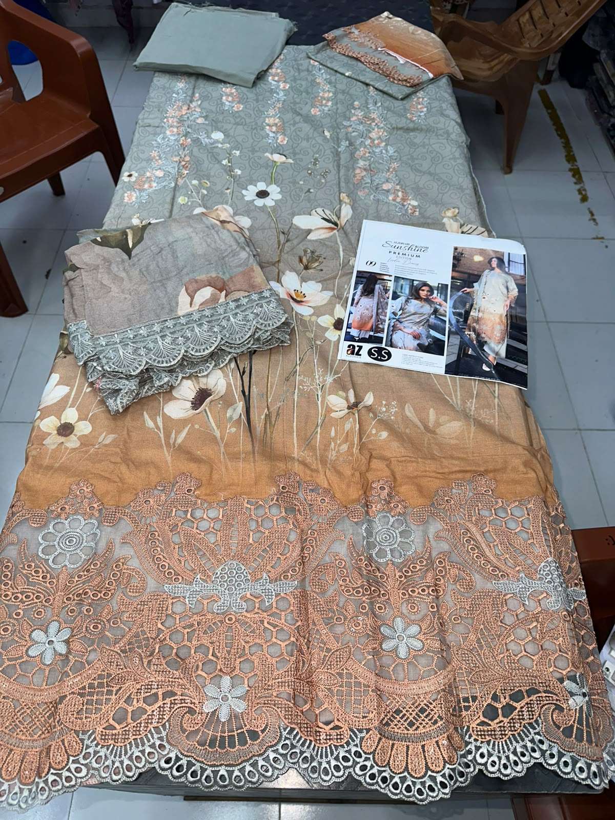 SUNSHINE BLOOM PREMIUM EDITION LONDON DIARIES BY AL ZOHAIB TEXTILES - 04