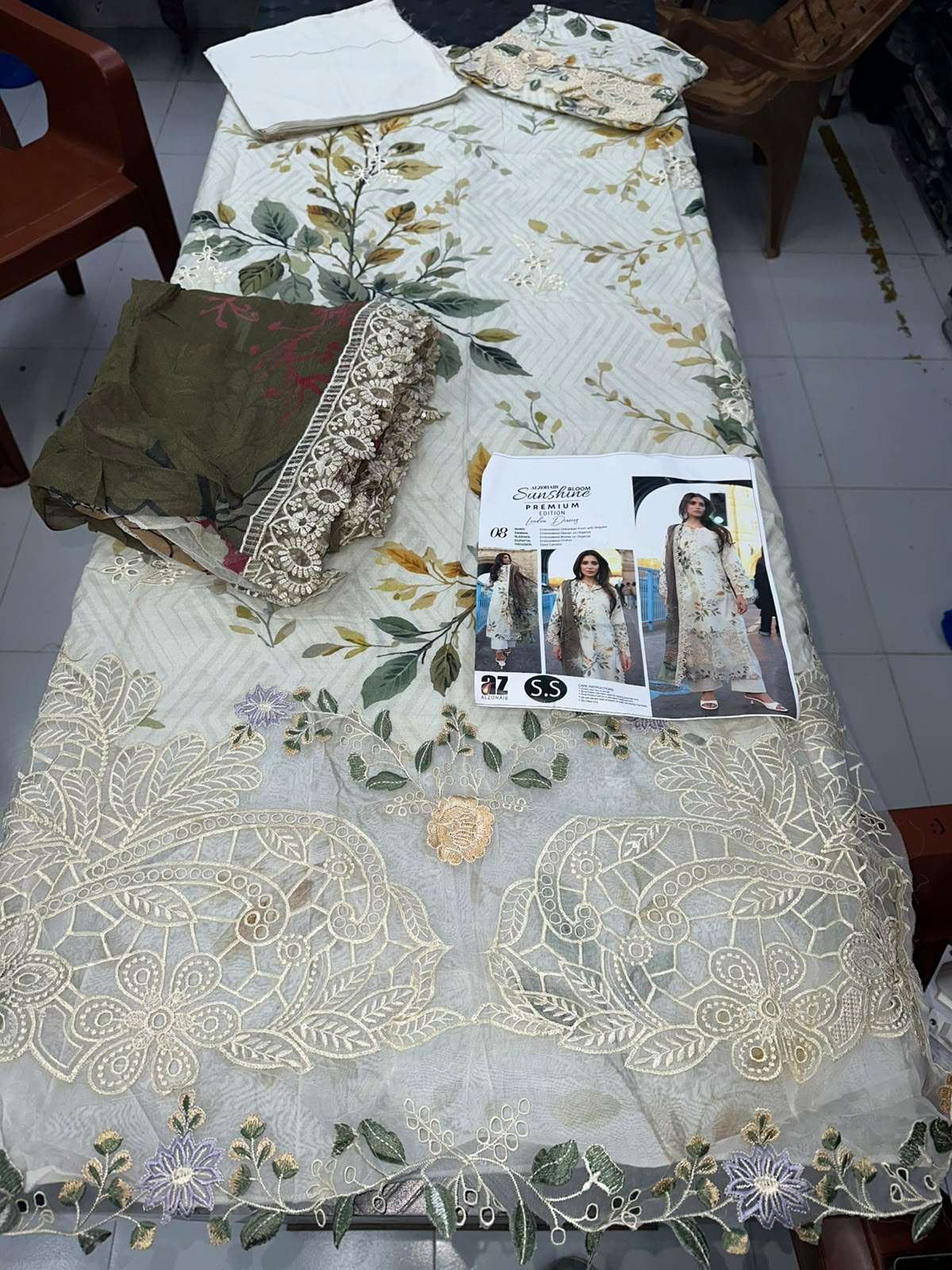 SUNSHINE BLOOM PREMIUM EDITION LONDON DIARIES BY AL ZOHAIB TEXTILES - 05