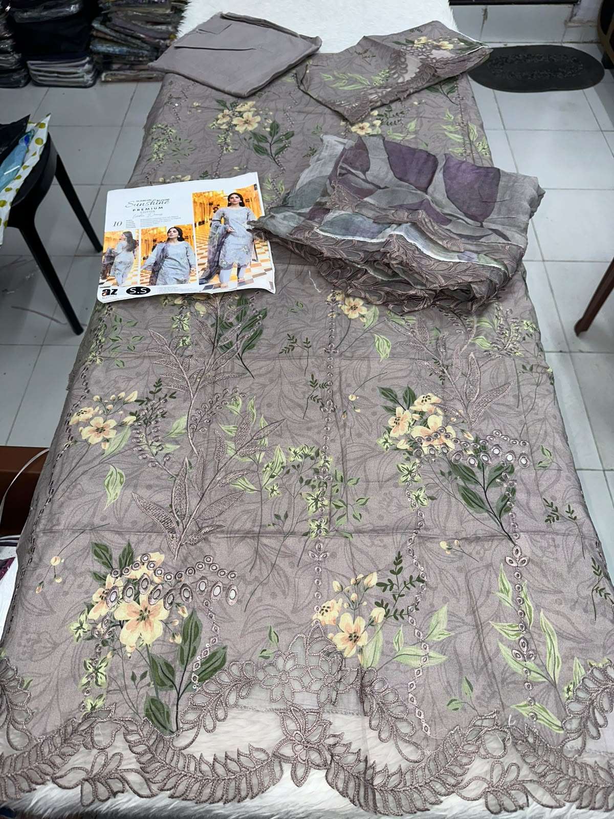 SUNSHINE BLOOM PREMIUM EDITION LONDON DIARIES BY AL ZOHAIB TEXTILES - 06