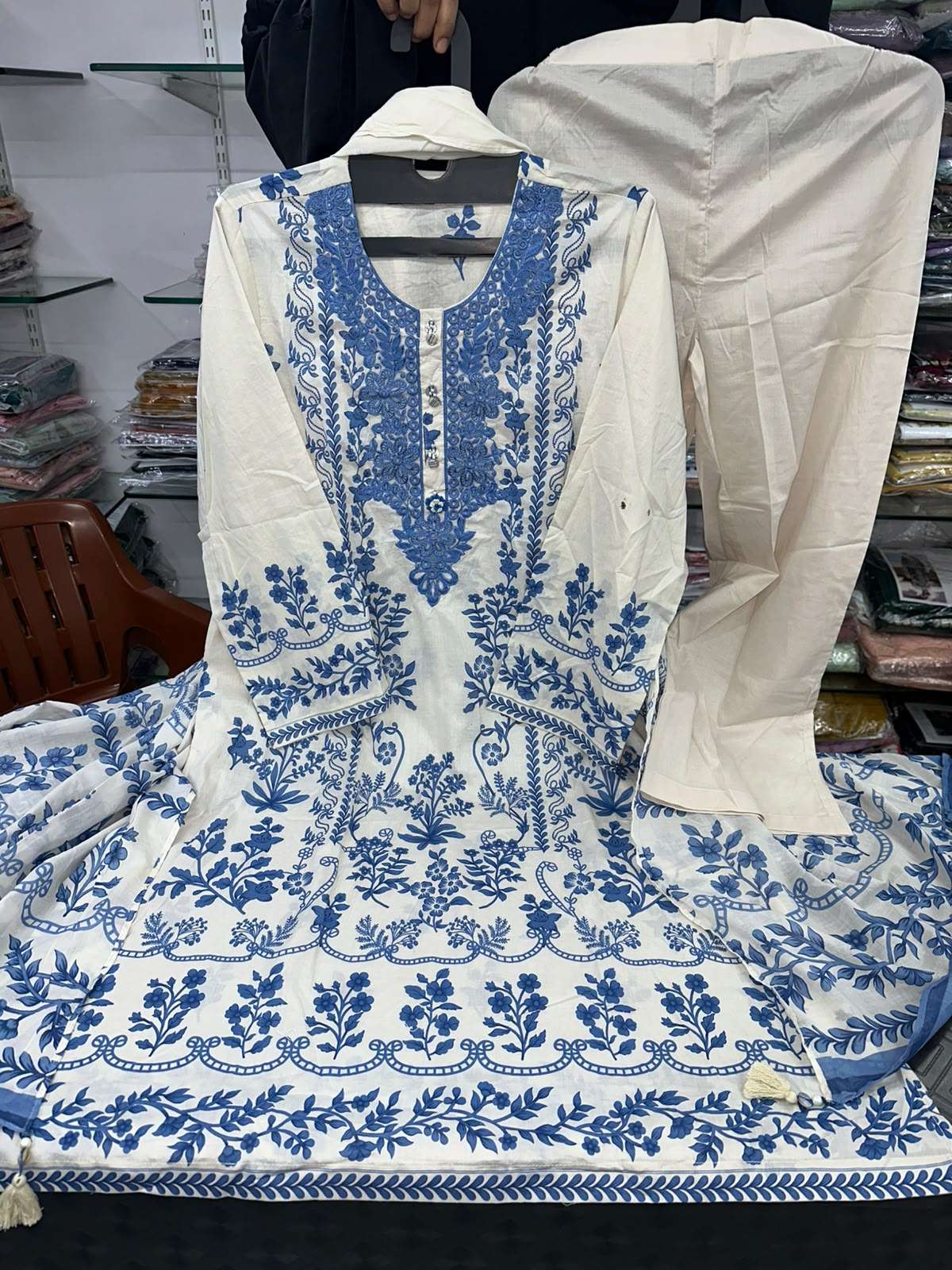 RTW LAWN PRET OPEN & MODEL PICS BY KHAADI - 10
