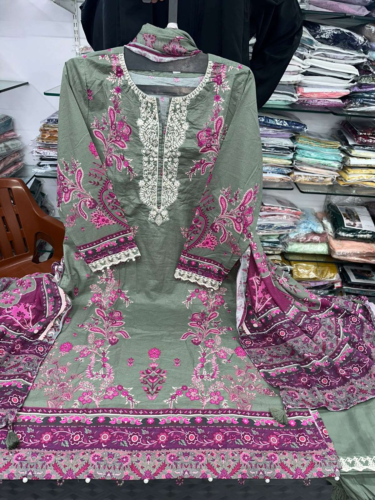 RTW LAWN PRET OPEN & MODEL PICS BY KHAADI - 16
