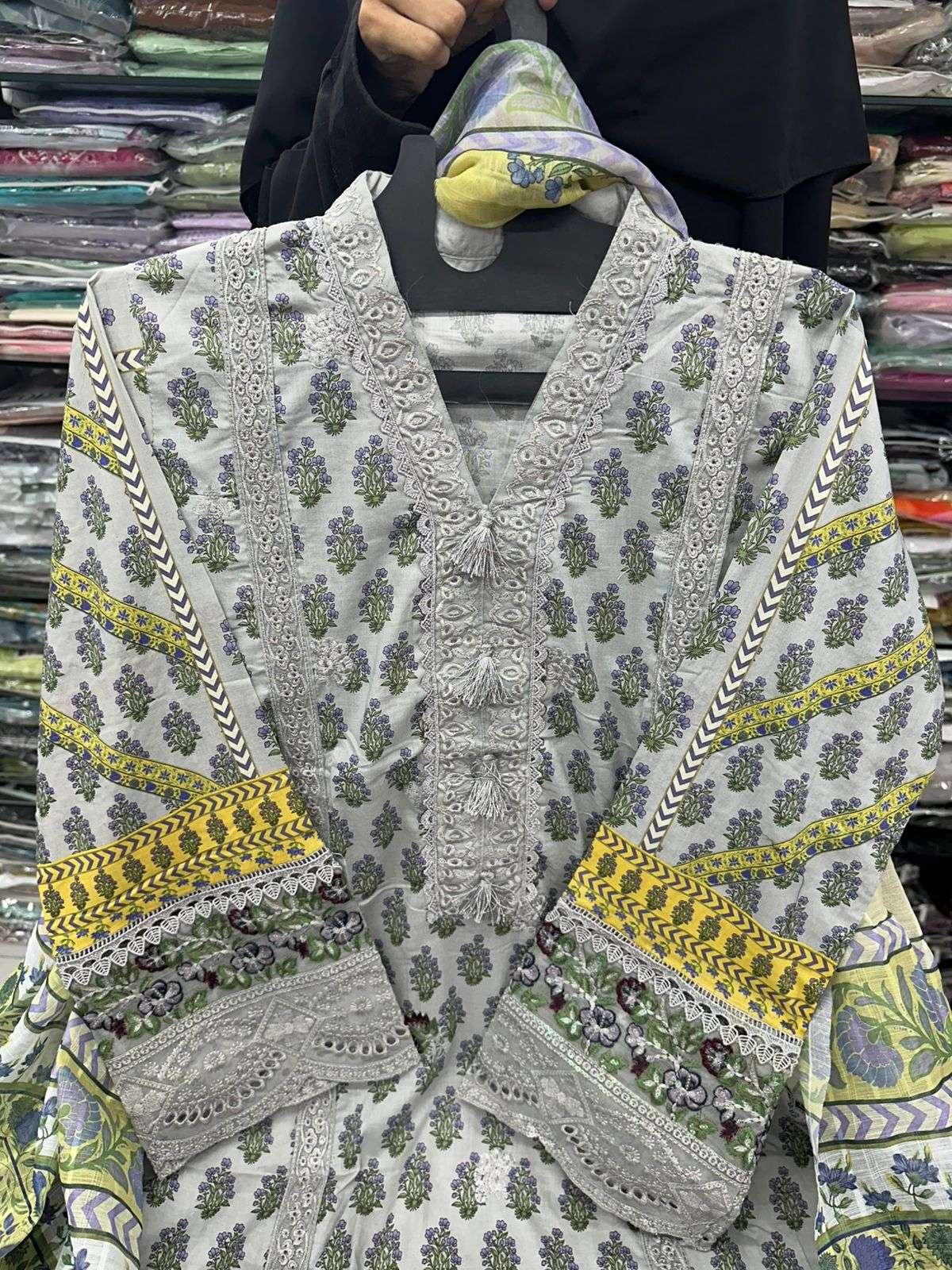 MUNIRA DESIGNERS LAWN BY RTW-01