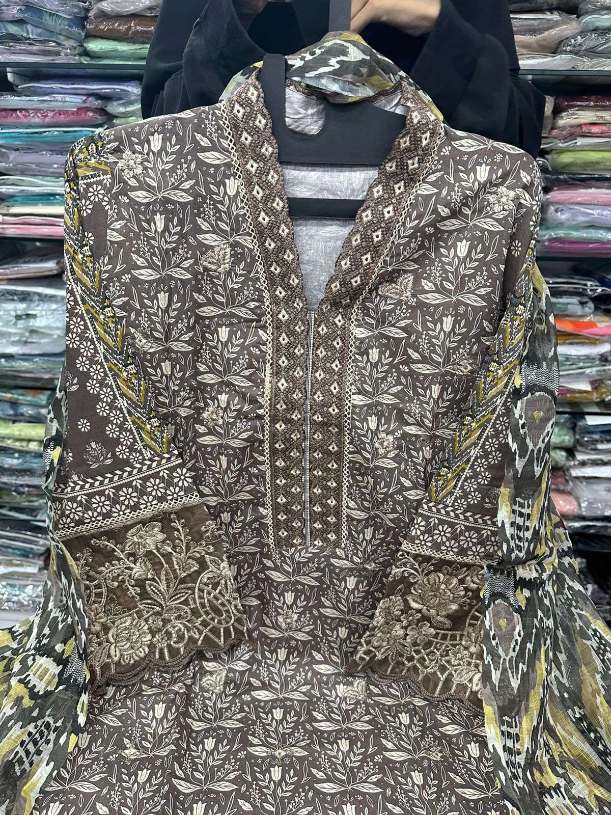 MUNIRA DESIGNERS LAWN BY RTW-02