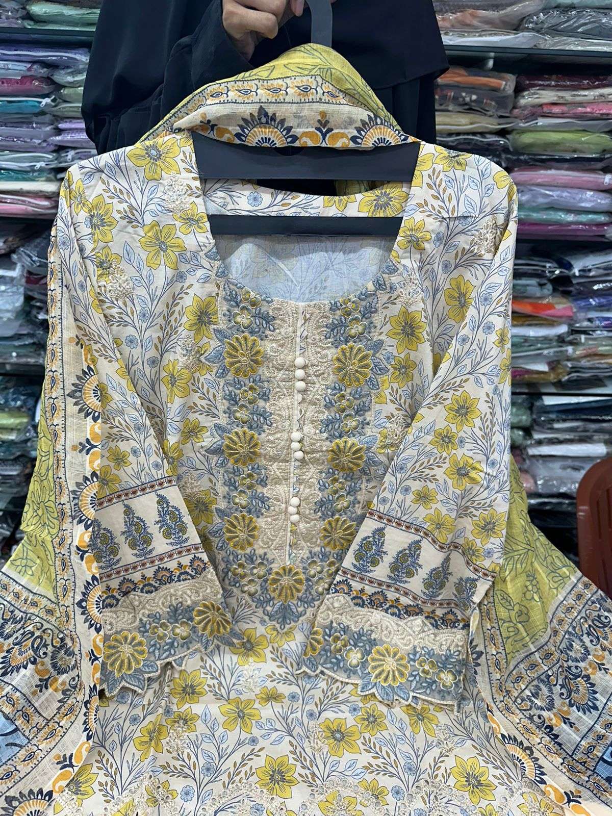 MUNIRA DESIGNERS LAWN BY RTW-05